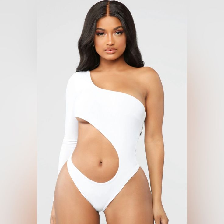 White Bodysuit Size M Nwt White Cutout Fitted Bodysuit, Fitted White Cutout Bodysuit, White Fitted Cutout Swimwear, White Stretch Swimwear With Cutout, White Cutout One-piece Bodysuit, White Cutout Swimwear For Party, White Cutout Bodysuit For Spring, White One-piece Bodysuit For Spring, White Party Bodysuit For Beach Season