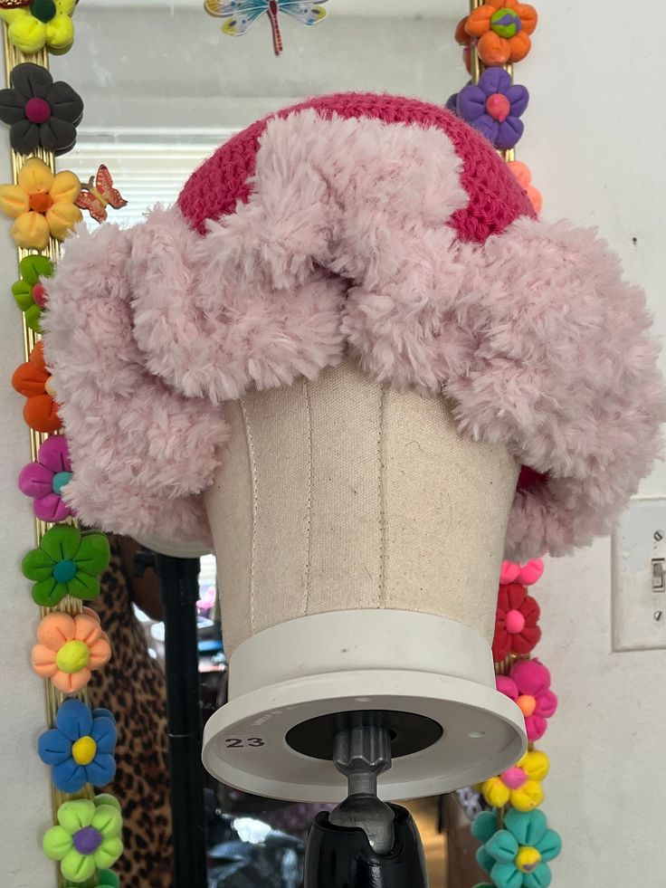 Customized crochet ruffle hat with fur brim ��💕  Thanks for choosing Shaniascustomstyles 💕 Crochet Ruffle, Sun Hats, Aura, Caps Hats, Accessories Hats, Crochet Projects, Hats, Crochet