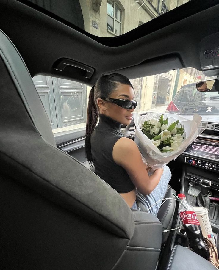 Kenza Boutrif, Car Outfit, Flowers For Her, Dream Feed, Digi Cam, Outfit Streetwear, Fashion Flowers, Selfie Inspo, Ig Models