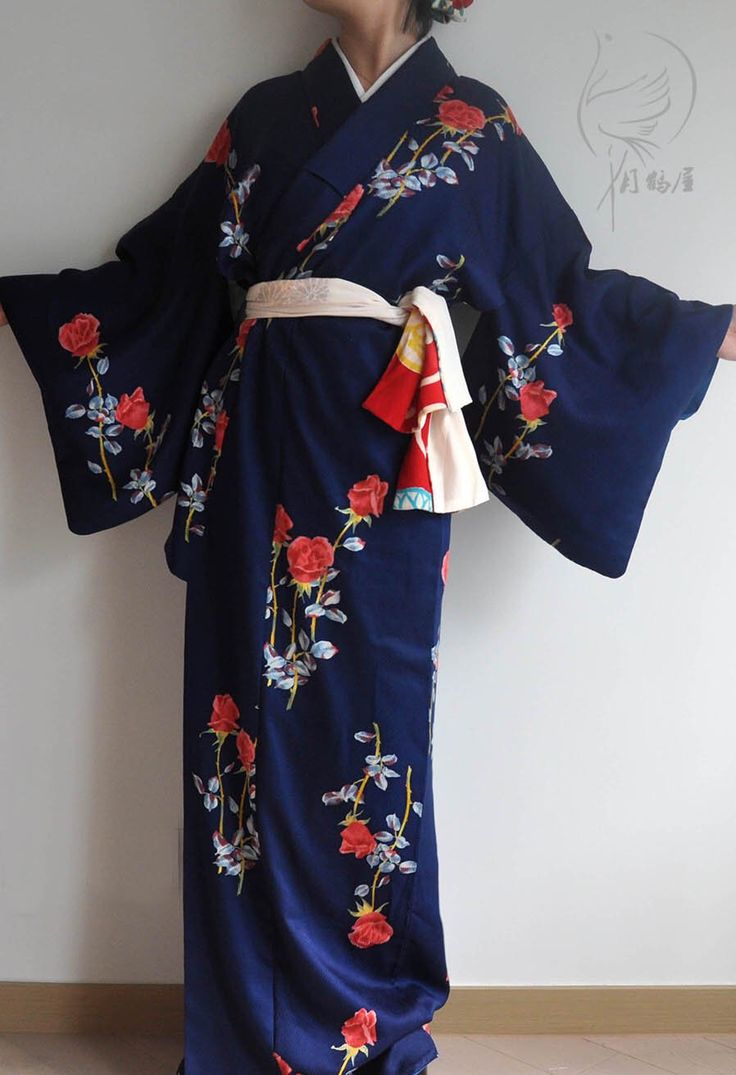 Vintage japanese long silk kimono robe, authentic rose floral dark blue komon maxi kimono gown dress, duster coat, geisha costume, boho by TMRVintage on Etsy https://www.etsy.com/hk-en/listing/689813934/vintage-japanese-long-silk-kimono-robe Kimono Traditional, Embroidery Kimono, Silk Kimono Jacket, Japanese Traditional Clothing, Kimono Gown, Traditional Japanese Kimono, Maxi Kimono, Long Sleeve Kimono, Blue Kimono