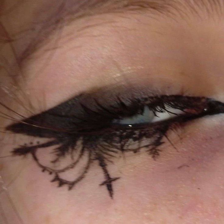 Emo Eyeliner, Love And Obsession, Goth Eye Makeup, Funky Makeup, Vampire Bride, Punk Makeup, Cute Eye Makeup, Graphic Makeup, Swag Makeup