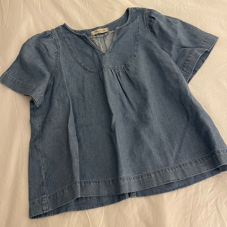 Size M New Without Tags Blue Light Blue Relaxed Fit Denim Top For Spring, Washed Blue Denim Tops For Day Out, Denim Blue Relaxed Fit Denim Top, Light Indigo Relaxed Fit Denim Top, Relaxed Fit Denim Blue Top, Spring Denim Short Sleeve Top, Everyday Light Wash Chambray Tops, Everyday Light Wash Denim Tops, Indigo Short Sleeve Cotton Denim Top