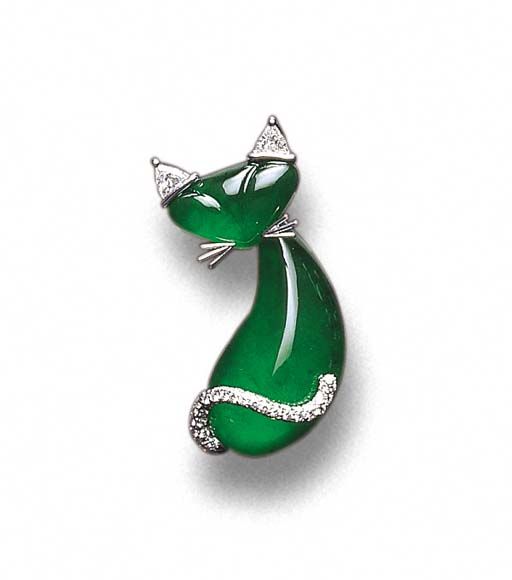 Christie's -  Broach.   Designed as a Siamese cat, with a drop-shaped cabochon body and a near triangular head, both of translucent vivid emerald green jadeite material, its spine and face subtly defined, with triangular-cut diamond ears and a pavé-set diamond scrolling tail, mounted in 18K white gold, Animals Jewelry, Diamond Cat, Large Image, Jewelry Antique, Cat Brooch, Ancient Jewelry, Cat Jewelry, Jade Jewelry, Precious Gems