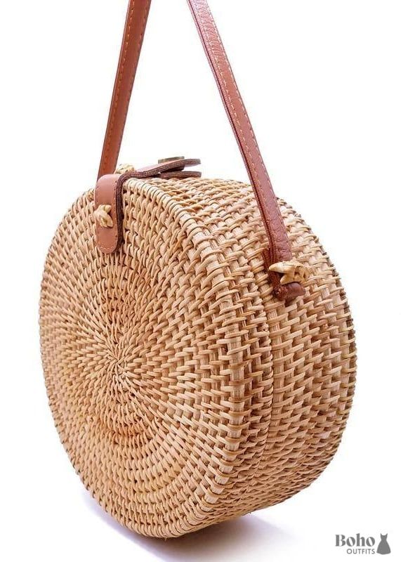 Rattan boho bag in a round shape Choose a rattan boho bag to accent your summer ensemble. Its circular shape adds a dash of uniqueness and individuality to any boho ensemble. Its medium size and one-of-a-kind compartment force you to only take what you need, so you can enjoy your vacation! This woven straw round bag has a snap closure and a shoulder strap that allows it to be worn on the shoulder. Your personal stuff will be kept safe inside thanks to a polyester liner. BAG DETAILS Type of bag: Take What You Need, Enjoy Your Vacation, Boho Accessories, Round Bag, Boho Bag, Types Of Bag, Boho Dress, Round Shape, Medium Size