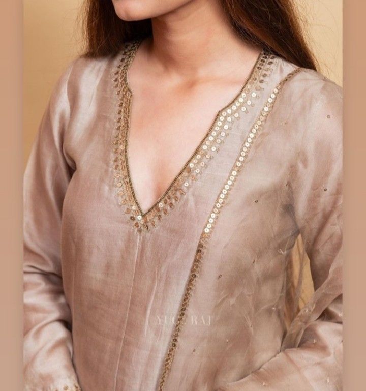 Kurti Detailing Ideas, Kurta Neckline For Women, Indian Kurta Neck Designs, Necklines For Suits Indian, Neckline Designs For Kurtis, Indian Suit Designs Neckline, Indian Suit Neckline, Kurta Necks For Women, Chanderi Suit Designs Indian Style