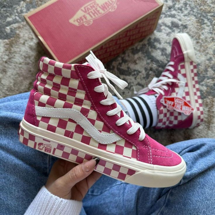 Tenis Vans, Pretty Shoes Sneakers, Downtown Outfits, Shoes Outfit Fashion, Shoes Too Big, Cute Sneakers, Korean Fashion Dress, Aesthetic Shoes, Swag Shoes