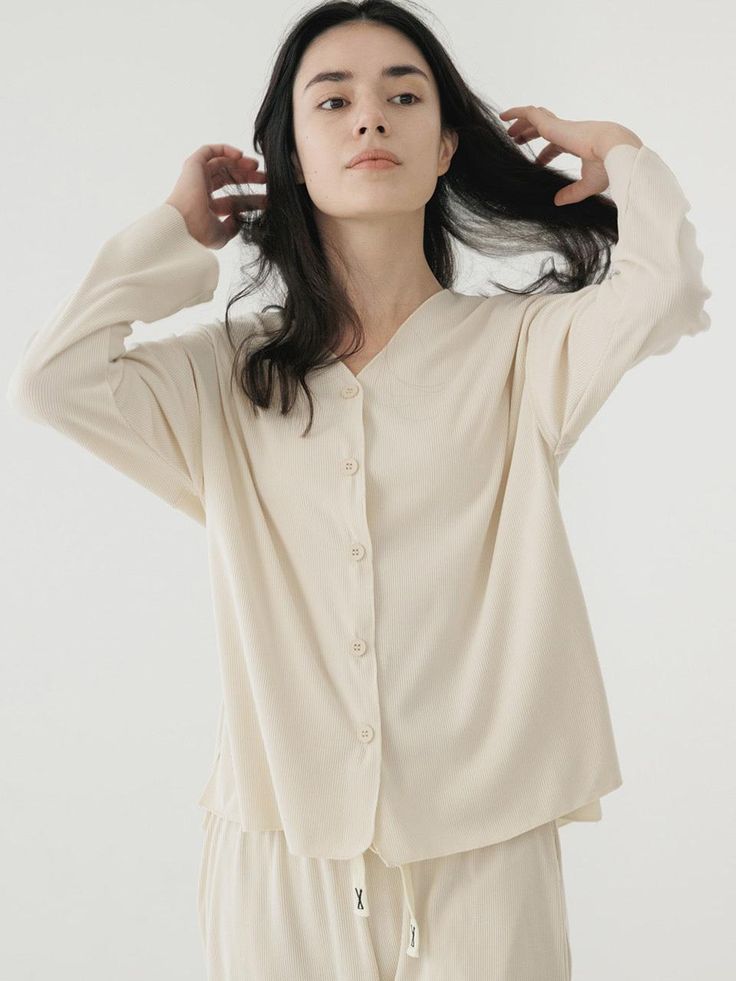 Composition : Poly 95% Span 5%Color : Light beigeCountry of Origin : China Beige Long Sleeve Sleepwear For Pajama Party, Beige Long Sleeve Tops For Lounging, Casual Beige Sleepwear For Pajama Party, Cream V-neck Sleepwear For Summer, Spring Cream V-neck Sleepwear, Summer Beige Loungewear Blouse, Beige Tops For Relaxation And Spring, Casual Cream Sleepwear, Cream Long Sleeve Sleepwear For Lounging