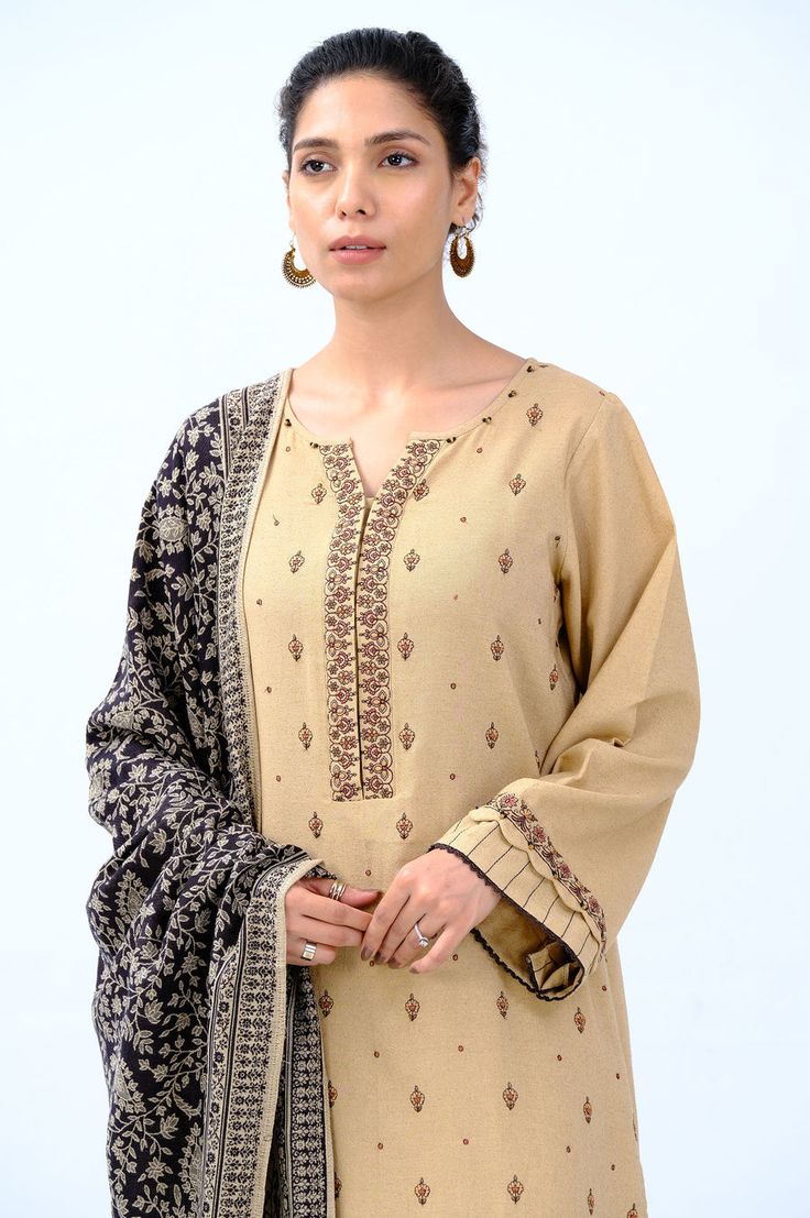 Zeen wfm32809c Winter Collection Vol 2 Original brand suit fabric and photography lite diffrance in actual print. Fitted Cream Lawn Suit With Printed Motifs, Fitted Beige Cotton Lawn Suit, Beige Long Sleeve Cotton Lawn Suit, Printed Fitted Lawn Suit For Formal Occasions, Beige Cotton Lawn Suit For Summer, Fitted Printed Lawn Suit For Formal Occasions, Elegant Beige Cotton Lawn Suit, Beige Printed Sets For Eid, Formal Fitted Lawn Suit With Printed Details