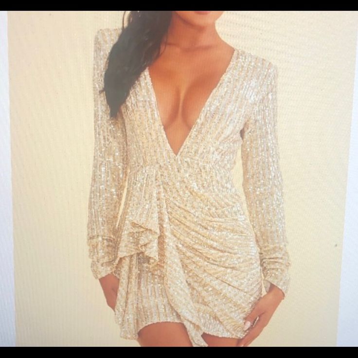 Gold & Silver Sequin Dress ~ Open-Back Mini ~ Sequin Dress W/ Mesh Inner Lining To Protect The Skin ~ Long Sleeves ~ Open-Back With Top Upper Button & Zipper Fit Bottom ~ Size(S): S (0-4), M (6-8), L (10-12) New With Tags! | Multiple Sizes Available | Specific Questions, Find Me On Ig @Mxrxdxthx | Silver V-neck Sequin Dress For Wedding, Glamorous Gold Long Sleeve Mini Dress, Glamorous Long Sleeve Gold Mini Dress, Long Sleeve Shimmer Dress For Date Night, Champagne Sequined V-neck Mini Dress, Glamorous Long Sleeve Shimmer Dress, Champagne V-neck Mini Dress With Sequins, Long Sleeve Shimmer Mini Dress For Cocktail, Champagne V-neck Mini Dress