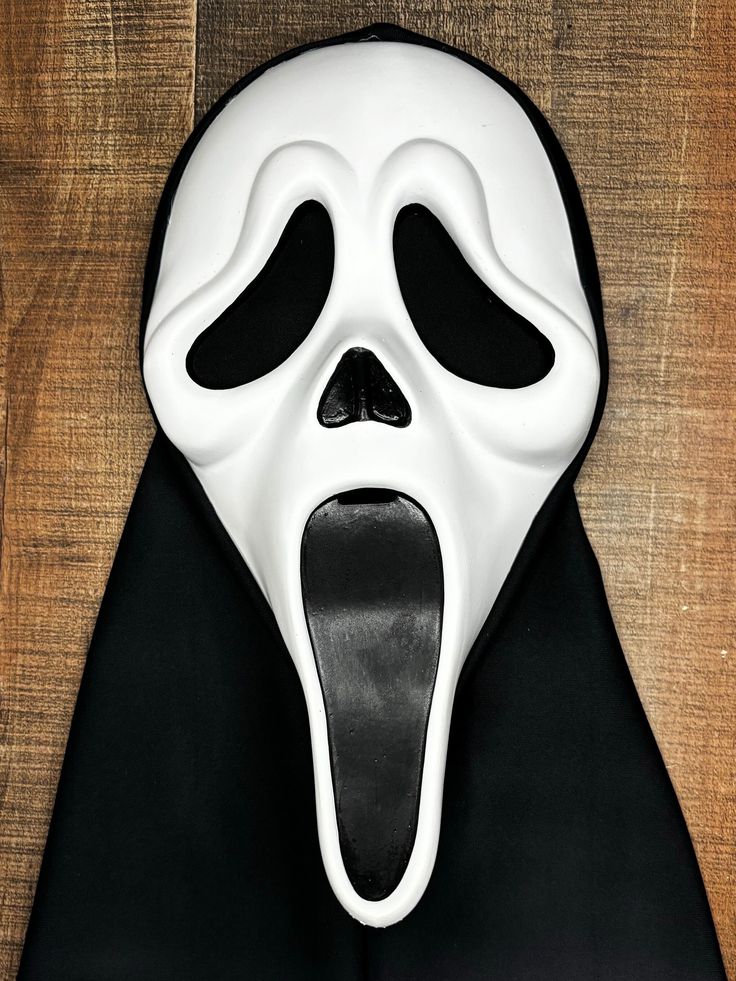 This Listing Includes a Custom Scream 5 Cover Ghostface Mask Painted as Accurate As Possible to What's Shown On-Screen. There is a Piece of Velcro Sewed into The Shroud That is Compatible With Any Scream Robe. Scream Make Up Halloween, Ghostface Mask, Scream 5, Scream Mask, Mask Painting, Homemade Mask, Halloween Photoshoot, Creative Ideas, Scream