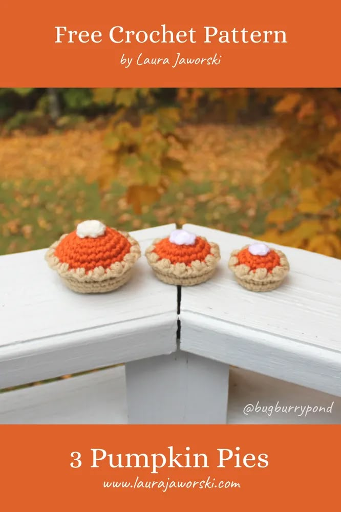 three crocheted pumpkin pies sitting on top of a white bench with text overlay that says free crochet pattern