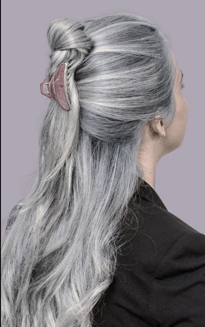 Embrace Grey Hair, Silver Hair Women, Women Grey Hair, Hairstyles For Over 60, Natural Grey Hair, Gray Highlights, Long Silver Hair, Grey Hair Care, Silver White Hair