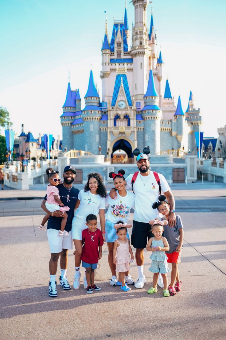 Disney World Black Family, Disney Family Trip Aesthetic, Family Vacation Aesthetic, Family Trip Ideas, Friend Trips, Family Core, Manifesting Miracles, Cash Cow, Paris Family