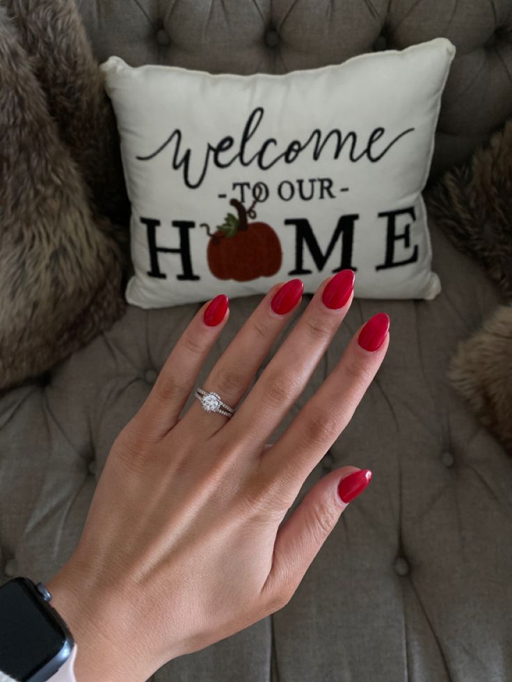 OPI Big Apple Red Nail Color Opi Apple Red, Opi Big Apple Red Almond Nails, Opi Candy Apple Red, Opi Big Apple Red Nails, Opi Big Apple Red Dip, Opi Big Apple Red Gel, Red Opi Gel Polish, Opi Red Nails, Big Apple Red Nails