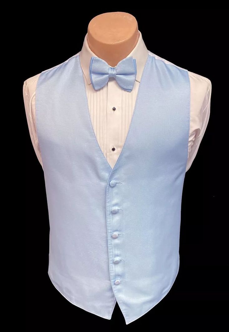 Blue Quince Chambelanes Outfits, Celeste Quinceanera Dresses, White Suit With Light Blue Tie, Chambalans Outfits Quince Blue, Chambalans Outfits Quince Light Blue, Suits For Quinceanera, Light Blue Tux Wedding, Pastel Blue Tuxedo, Baby Blue Chambelanes Outfits