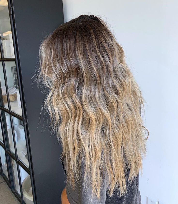 Bronde Hair, Modern Haircuts, Dirty Blonde Hair, Blonde Hair Inspiration, Busy Women, Hair Inspo Color, Light Hair, Brunette Hair, Short Haircuts