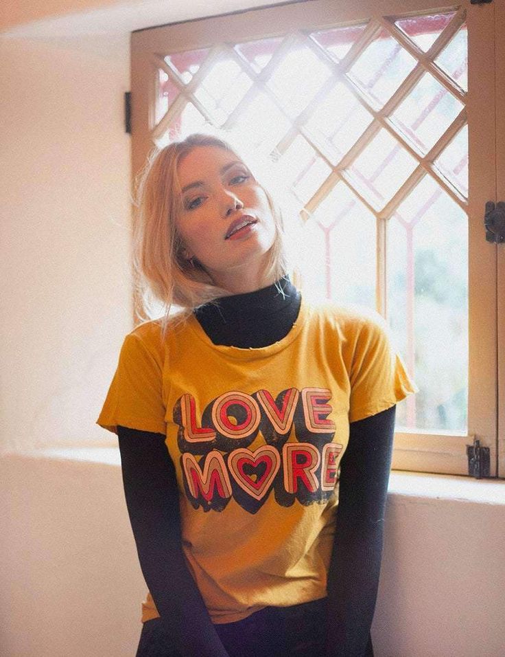 Love More Tee is a stylish and comfortable t-shirt that showcases a positive message. Made from 100% cotton, this t-shirt features a bold "Love More" graphic on the front, reminding us to spread kindness and positivity in our daily lives. Available in white and yellow colors. Show off your love for love with this unique and fashionable tee. Collar: O-Neck Material: 100% Cotton Clothing Length: Regular Gender: Unisex Size Shoulder Bust Length S 41 92 66 M 44 100 69 L 47 106 72 XL 51 112 74 Tshirts Vintage, E Girl Style, Skater Girl Outfits, 80s And 90s Fashion, Fashion Tshirt, Rainbow Outfit, Tshirt Women, Tumblr Outfits, Summer Love