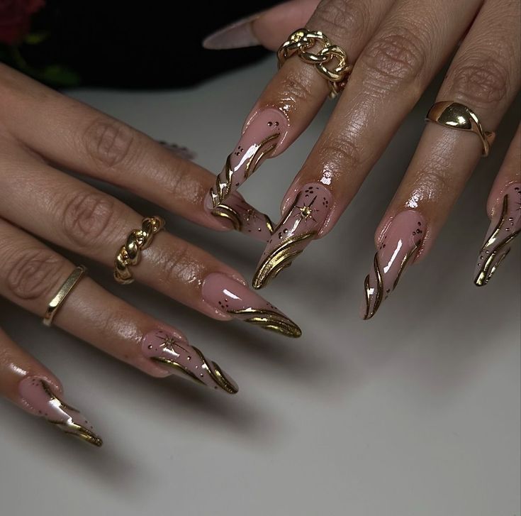 Gold Stiletto Nails, Fall Nail Art Ideas, Fall Nail Trends, Fall Nail Art Designs, Leaf Patterns, Stiletto Nails Designs, Fall Nail Art, Luxury Nails, Nail Art Ideas