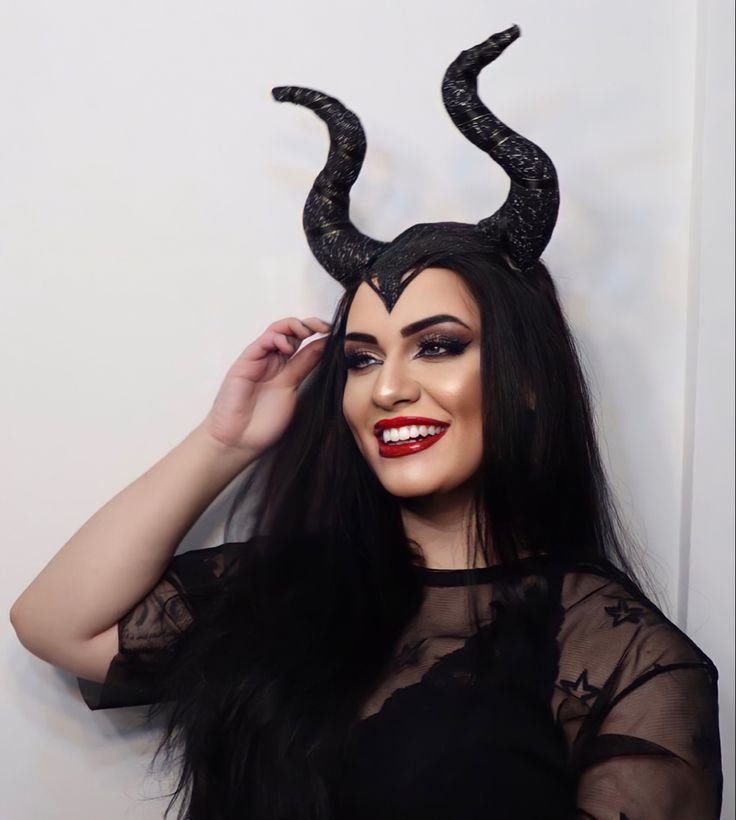 Maleficent Hair, Maleficent Halloween Makeup, Maleficent Makeup Diy, Maleficent Costume Women, Maleficent Makeup Halloween, Black Hair Halloween Costumes Women, Maleficent Make Up Halloween, Simple Maleficent Makeup, How To Do Maleficent Makeup