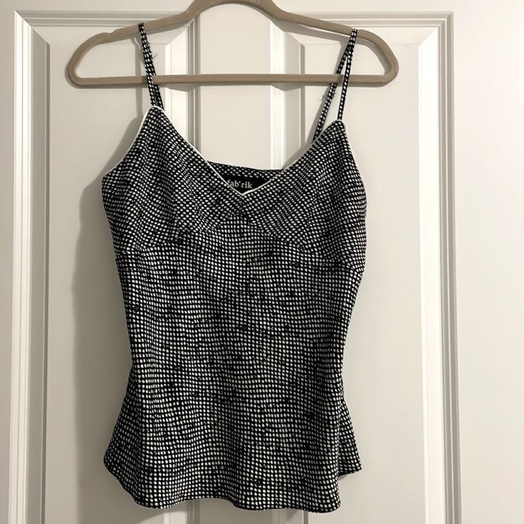 Polka Dot Silk Cami Blouse / Very Flattering / Amazing Quality / Size Small / Never Worn Fitted Polka Dot Casual Tank Top, Chic Fitted Patterned Tops, Fitted Patterned Tops For Workwear, Silk Cami, White Black, Polka Dot, White And Black, Polka Dots, Dots