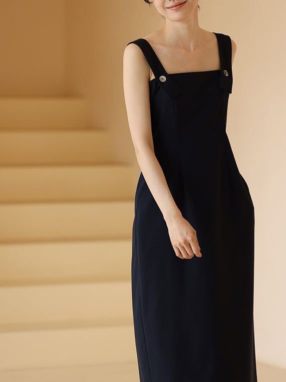 A dark blue strap dress that is almost black. The shoulder straps can be fastened with buttons. With a sleek silhouette, you can wear it beautifully. Looks great with a short jacket or cardigan. Although it is casual, it gives off an elegant impression. 
 
 
 
 
 
 
 
 
 
 
 
 
 
 
 
 Size 
 
 
 S size 
 
 
 Length: 109cm 
 Bust: 86cm 
 Waist: 76cm 
 
 M size 
 
 Length: 110.5cm 
 Bust: 90cm 
 Waist: 80cm 
 
 L size 
 
 Length: 112cm 
 Bust: 94cm 
 Waist: 84cm 
 
 XL size 
 
 Length: 113.5cm 
 B Elegant Workwear Dresses With Adjustable Straps, Elegant Dresses With Adjustable Straps For Work, Elegant Knee-length Suspender Dress With Adjustable Straps, Chic Black Formal Suspender Dress, Elegant Suspender Dress With Square Neck For Night Out, Elegant Square Neck Suspender Dress For Night Out, Short Jacket, Strap Dress, Xl Dress