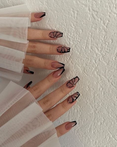 Dark Hands Nails, Dark Nail Aesthetic, Birthday Black Nails, Minimalist Nails Almond Design, Dark Nails Designs, Birthday Nails Designs, Nail Art Dark, Dark Acrylic Nails, Dark Nail Art