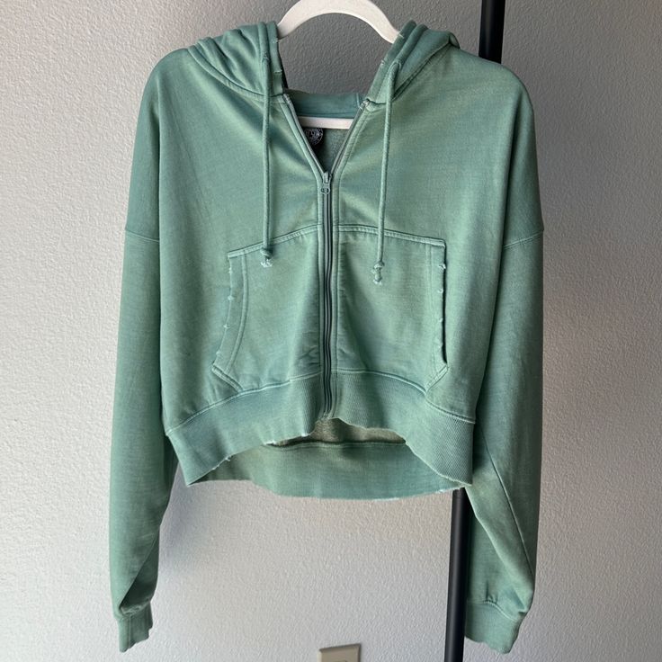 Nwt Pacsun Green Distressed Zip Up Hoodie Xl Brandy Melville Christy Hoodie, Fluffy Sweatshirt, Christy Hoodie, Green Cropped Hoodie, Burgundy Knit Sweater, Cropped Zip Up Hoodie, New York Sweatshirt, Maroon Hoodie, Flannel Hoodie