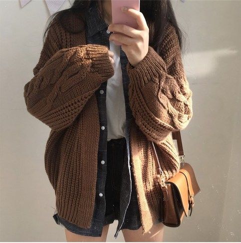 Mode Harajuku, College Casual, Fall Knit Sweater, Vogue Knitting, Grunge Look, Korean Fashion Trends, Indie Outfits, Mode Inspo, Knitting Women Sweater