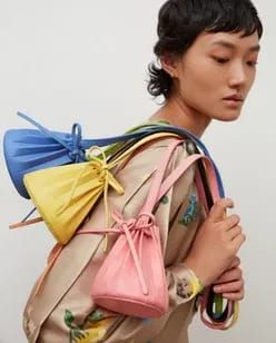 The bucket bag is back! Trendy and functional in its best form. Mansur Gavriel Bucket Bag, Spring Time Outfits, Italian Vegetables, Photography Bags, Marni Bag, Green Accessories, Bucket Handbags, Mini Bucket Bags, Mask Shop