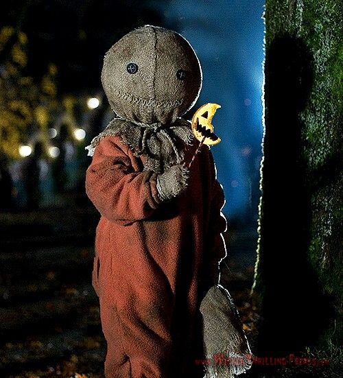 a stuffed animal is standing next to a tree with the words trick'r treat written on it