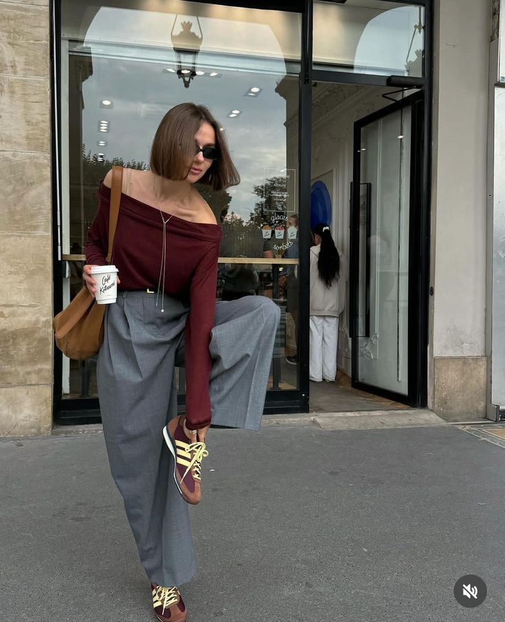 Brown Trousers Outfit Women, Burgundy Sneakers Outfit, Burgundy Top Outfit, 26 Aesthetic, Ootd Autumn, Wardrobe Aesthetic, Office Fits, Trendy Fall Fashion, Ny Outfits