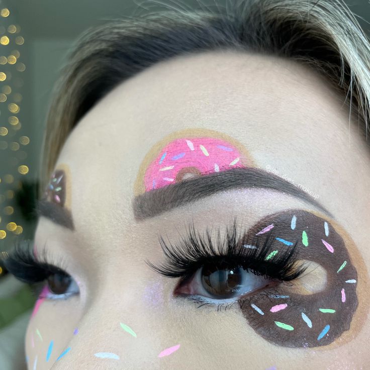 Donut Eye Makeup, Emoji Makeup Looks, Donut Face Paint, Cake Makeup Look, Donut Makeup Look, Emoji Makeup, Candy Makeup, Birthday Party Design, Graphic Makeup