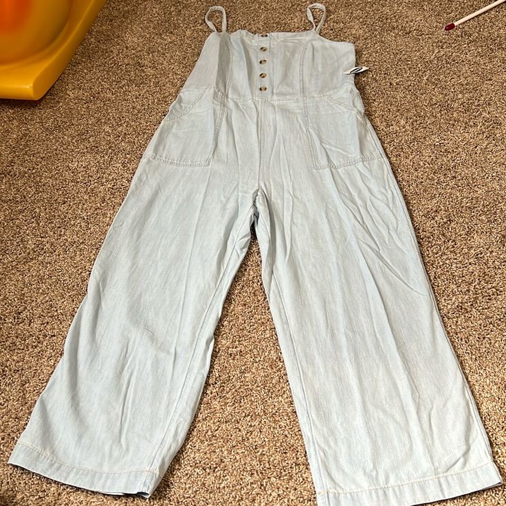 Nwt Old Navy Size Large Light Blue Jumpsuit- Button Details And Two Side Pockets With Adjustable Straps - Smoke Free Home Summer Wide Leg Jumpsuit With Button Closure, Casual Wide Leg Jumpsuits And Rompers With Button Closure, Casual Wide-leg Jumpsuits And Rompers With Button Closure, Blue Cotton Overalls With Button Closure, Button-up Overalls With Pockets For Summer, Light Wash Button-up Jumpsuits And Rompers For Spring, Spring Light Wash Button-up Jumpsuits And Rompers, Denim Overall Jumpsuit With Buttons For Summer, Light Wash Button-up Jumpsuit Or Romper