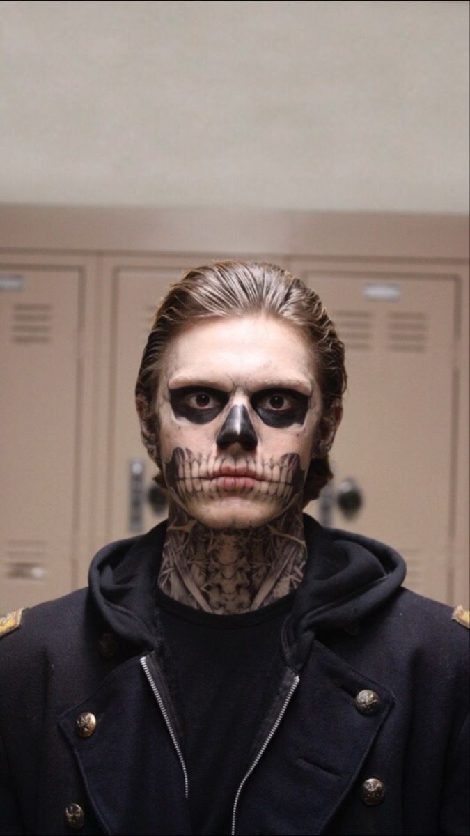 Evan Peters American Horror Story, Tate And Violet, American Horror Story 3, Tate Langdon, Diy Kostüm, Halloween Tattoo, Makijaż Smokey Eye, Photo Poster, Halloween Make Up