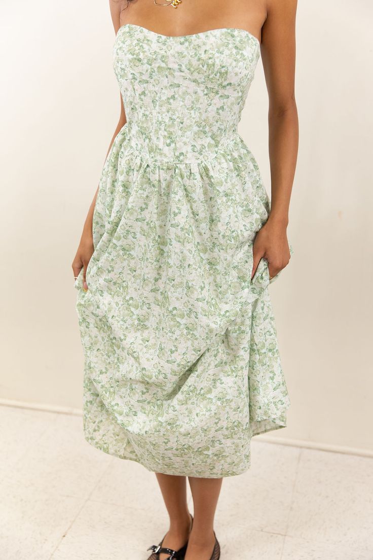 Product Details Self: 65% Rayon & 35% Polyester Lining: 100% Polyester Hand Wash Cold Strapless Sweetheart Neckline Sewn-In Underwire Smocked Back Corset Maxi Dress, Max Dress, Floral Corset, Strapless Sweetheart Neckline, Bar Gifts, Maxi Dress Green, Romper With Skirt, Bag Dress, Fall Collections