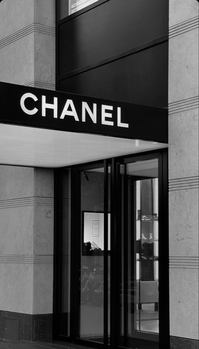 CHANEL Chanel Background, Chanel Wallpaper, Classy Wallpaper, Black And White Photo Wall, Luxury Photography, Celebrity Photography, Black And White Picture Wall, Vintage Poster Design, Luxury Aesthetic