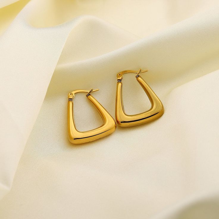 Embrace the modern simplicity of U Shape Earrings, expertly crafted in 18k gold plating. These earrings feature an elegant U-shaped design, offering a sleek and contemporary look. Sleek Gold Earrings For Pierced Ears, Sleek Gold Earrings, Sleek Gold Earrings For Everyday Wear, Elegant Simple Design Gold Earrings, Elegant Gold Earrings With Simple Design, Sleek Simple Gold Jewelry, Elegant Simple Gold Earrings, Modern Gold Plated Earrings For Everyday Wear, Modern Gold Plated Earrings With Ear Wire