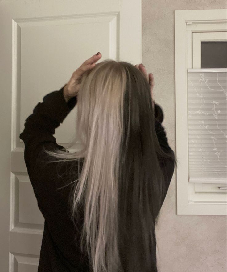 split dye hair black and white Split Dye Hair Ideas Brown, Blond And Brown Split Hair, Split Hair Underneath, Long Hair Split Dye, Hairstyles For Split Dyed Hair, Spilt Dye Hair Ideas Blonde, Split Hair Aesthetic, Blonde And Brunette Split Dye, Black And Blonde Hair Split