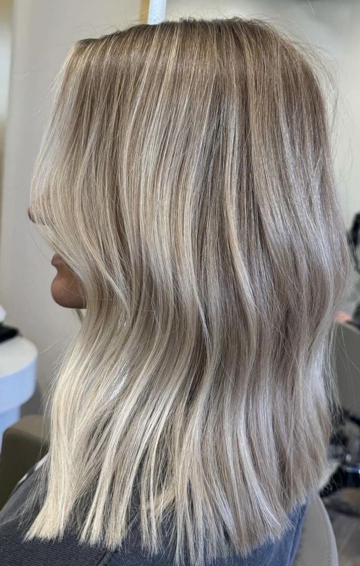 Solid Color Blonde Hair, Medium Length Blonde Hair With Dimension, Non Brassy Blonde, Low Lighted Blonde Hair, Short Cool Blonde Hair, Blond Hair For Fall, Short Hair Dimensional Blonde, Short Hair Color Ideas For Blondes, Cool Neutral Blonde Hair