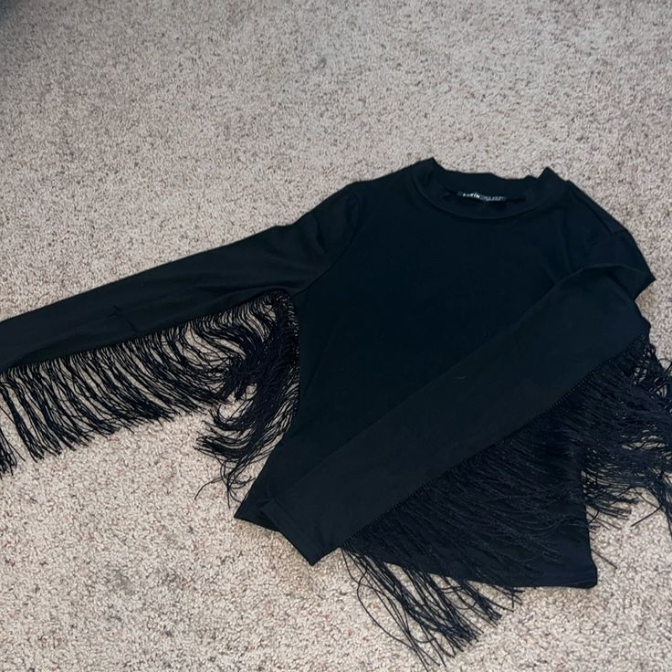 Super Stretchy Top With Such Cute Fringe!! Trendy Black Top With Fringe, Trendy Black Fringe Top, Fitted Long Sleeve Top With Fringe, Fitted Fringe Tops For Night Out, Black Fringe Top For Night Out, Cute Fringe, Fringe Top, Stretchy Tops, Shein Tops