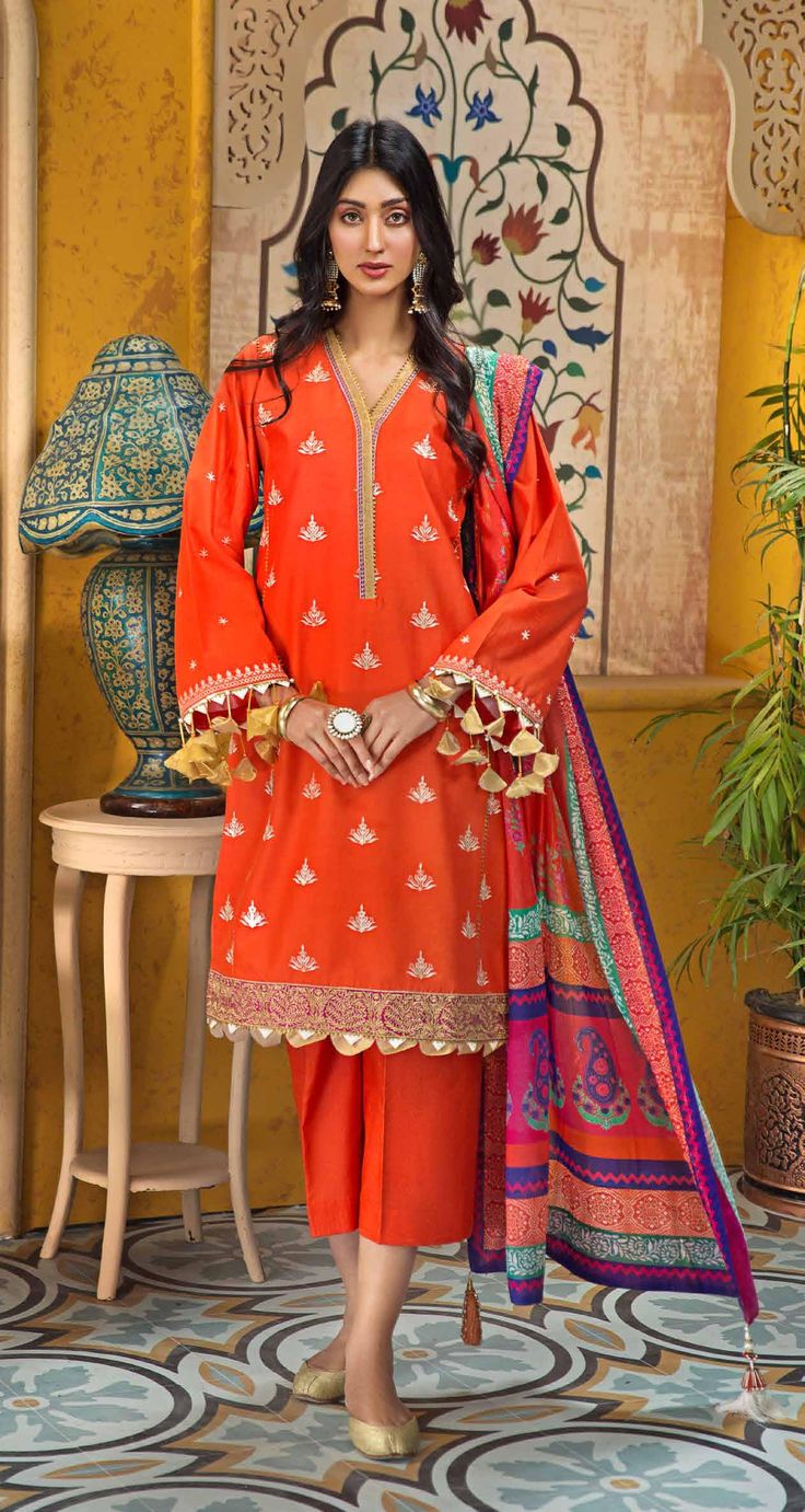 Dress Designing Ideas, Eid Ul Azha, Dress Designing, Pakistani Suits Online, Pakistani Dresses Online, Asian Designers, Suits Online Shopping, Designing Ideas, Pakistani Designer Suits