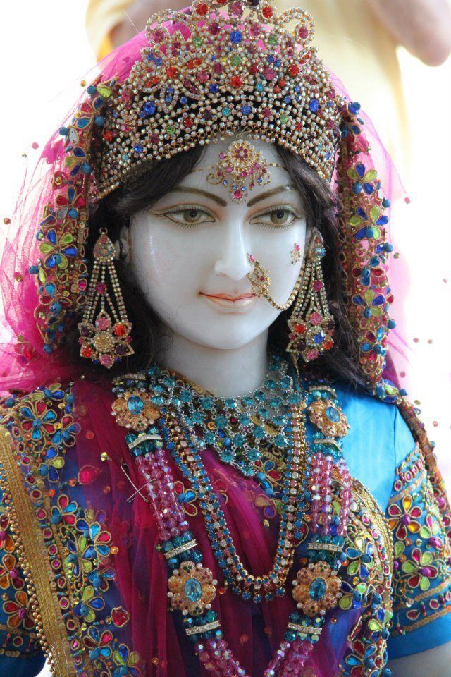 Iskcon Mayapur, Shakthi Devi, राधा रानी, Iskcon Krishna, Radha Krishna Love Quotes, Krishna Statue, Indian Goddess, Radha Krishna Wallpaper, Thangka Painting