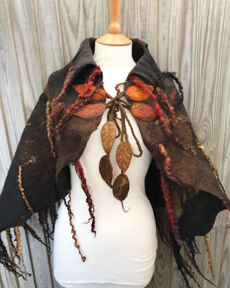 Fall Fairy Dress, Larp Witch Costumes, Witchy Costume Diy, Fall Witch Costume, Ren Faire Witch Accessories, Forest Wizard Costume, Male Faerie Costume, Moss Witch Costume, Forrest Witch Costume