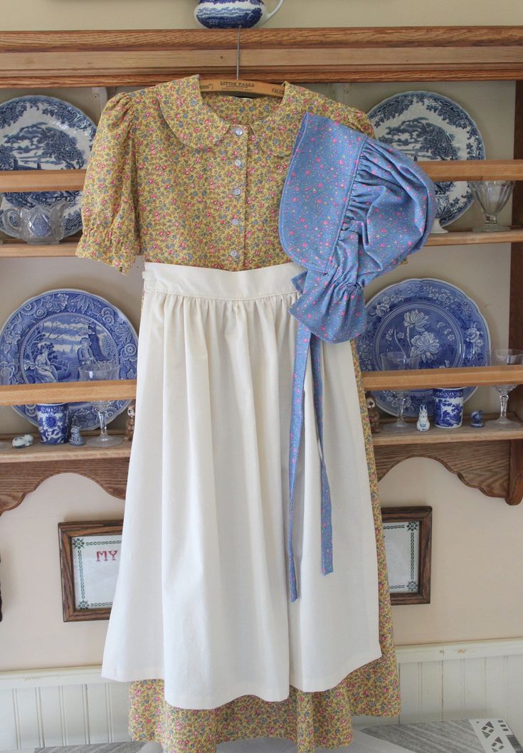 Poke Bonnet, Pioneer Clothing, Pioneer Dress, Calico Dress, Sewing Aprons, Half Apron, Favorite Outfit, Designer Dresses, Apron