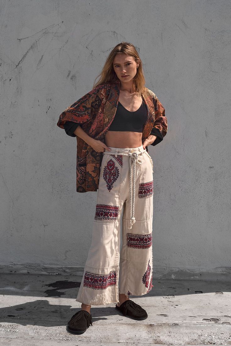 Hippie Fits, Looks Hippie, Patch Pants, Moda Hippie, Boho Inspo, Estilo Hippy, Mode Hippie, Earthy Outfits, Estilo Hippie