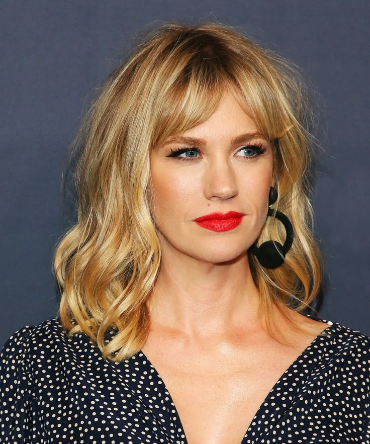 Curtain Fring Celebrity Hairstyle Trend - Kirsten Dunst Dirty Blonde Hair Color Ideas, Dirty Blonde Hair, Lob Haircut, Kirsten Dunst, Long Blonde, Good Hair Day, Red Lipstick, Hair Envy, Curtain Bangs