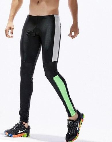 These technical lycra leggings. Prints of the brand's lettering and iconic subjects are featured on the front, the back and on the sides. Elastic waistband.[custom tab]FABRIC #1: 85% POLYESTER 10% ELASTHENE 5% COTTON [/custom tab] Stretch Sportswear Pants For Streetwear, Sports Fitted Leggings With Elastic Side Panels, Functional Fitted Leggings For Streetwear, Fitted Leggings With Elastic Side Panels For Sports, Streetwear Stretch Elastane Leggings, Sporty Streetwear Leggings, Fitted Tights For Streetwear And Sportswear, High Stretch Leggings For Streetwear Sportswear, Elastane Stretch Leggings For Streetwear