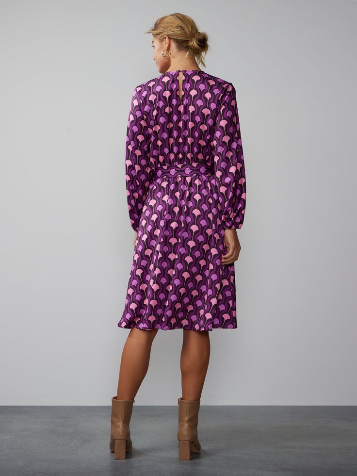 Elegant Geometric Pattern Dress For Work, Elegant Geometric Pattern Workwear Dresses, Elegant Geometric Pattern Midi Dress, Chic Spring Dress With Geometric Pattern, Elegant Fitted Midi Dress With Geometric Pattern, Fitted Elegant Midi Dress With Geometric Pattern, Elegant Geometric Pattern Midi Dress For Spring, Elegant Knee-length Geometric Pattern Dress, Spring Geometric Pattern Midi Dress