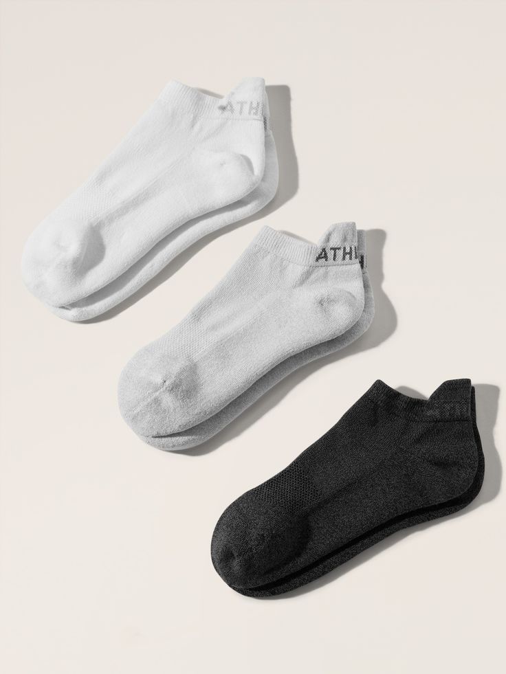 FOR: Life on and off the mat FEEL: Sleek fabric with supportive compression FAVE: Compressive construction at arch Fitted next to the body S/M = 4-6.5 M/L = 7-9.5. Sporty Stretch Lightweight Socks, Comfortable White Yoga Socks, Athleisure Stretch Anti-odor Socks, Breathable Stretch Gym Socks, Stretch Anti-odor Athleisure Socks, Anti-odor Stretch Socks For Athleisure, Stretch Anti-odor Workout Socks, Breathable Stretch Athleisure Socks, Breathable Athleisure Socks For Yoga