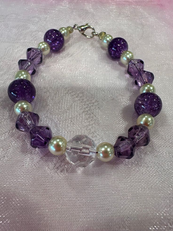 Handmade beaded bracelet, perfect as a small gift! Elegant Beaded Bracelets With Large Beads As Gift, Elegant Stretch Bracelet With Large Beads For Gift, Elegant Stretch Bracelet With Large Beads As Gift, Elegant Purple Beaded Bracelets As Gift, Elegant Purple Beaded Bracelets For Gift, Elegant Purple Beaded Bracelet For Gift, Elegant Purple Beaded Bracelet Gift, Purple Beaded Bracelets With Spacer Beads As Gift, Spacer Beads Jewelry For Gift Making